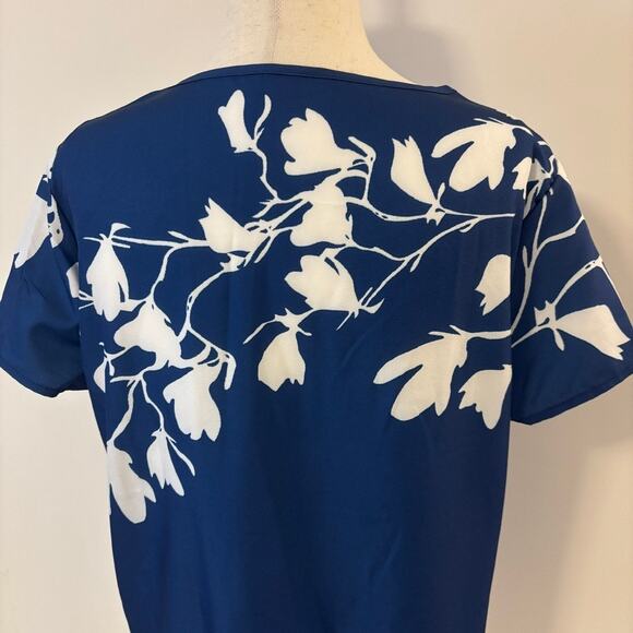 Emery Rose Medium Blue & White Floral short sleeve top - Picture 7 of 7